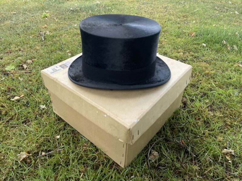 56cm Mrs White Silk Top Hat (Ref SS)