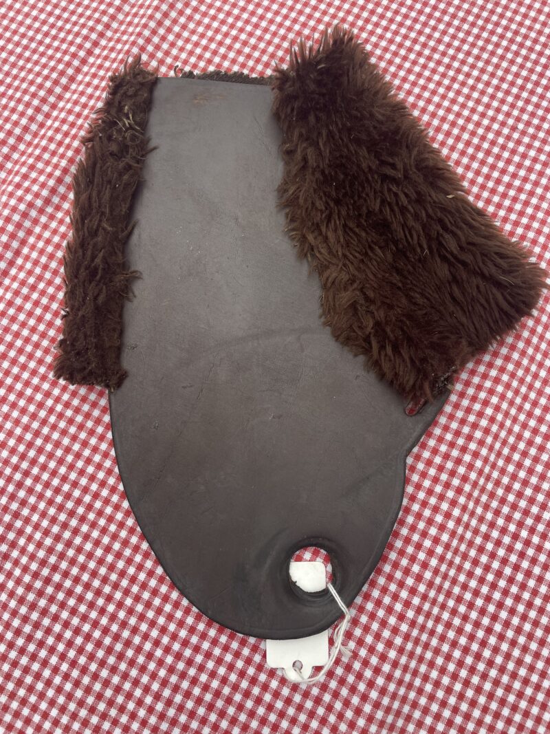 Sheepskin and leather Queen and pommel cover
