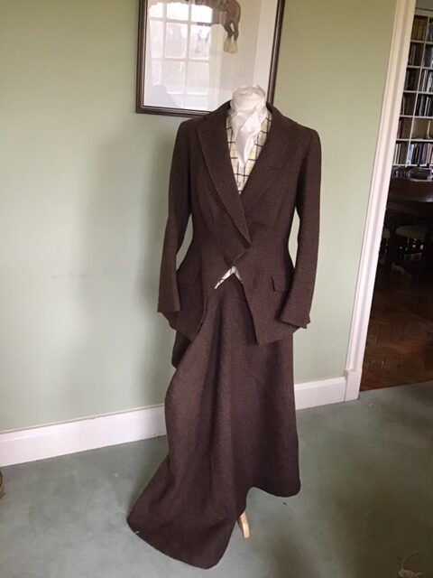 Brown Tweed Vintage Habit