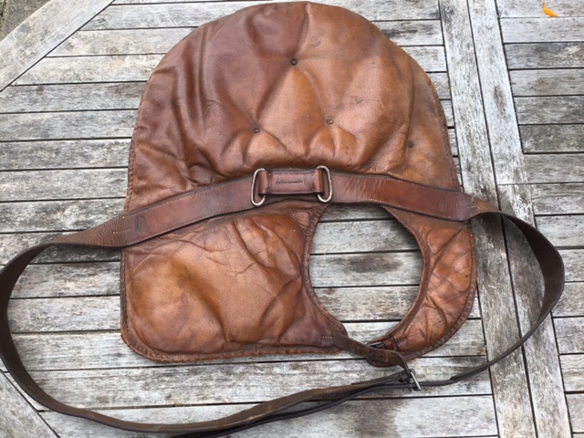 Leather Groom's Pad