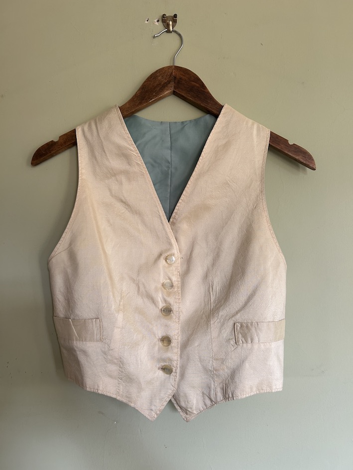 Silk Waistcoat. Size 30" (VLS)